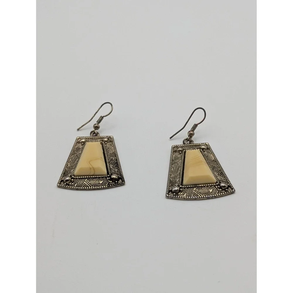 Unsigned Vintage Style Silver Tone Cream Marbled Geometric Trapezoid Earrings